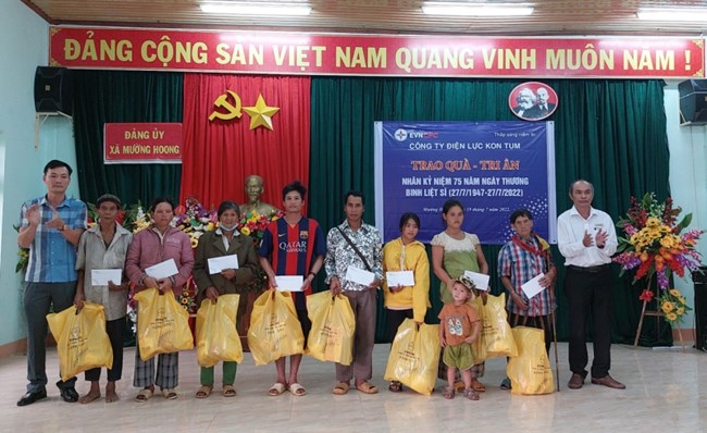 Kon Tum tri ân người có công với Cách mạng (24/7/2022)

        